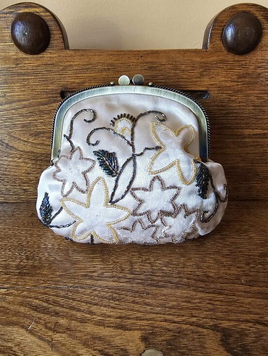 Vintage Handbags - VINTAGE Satin Beaded Clutch